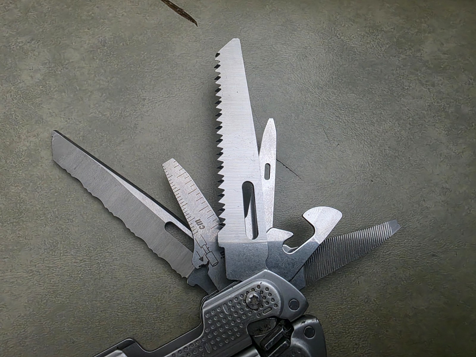 LEATHERMAN FREE P4 STAINLESS STEEL MULTI-TOOL
