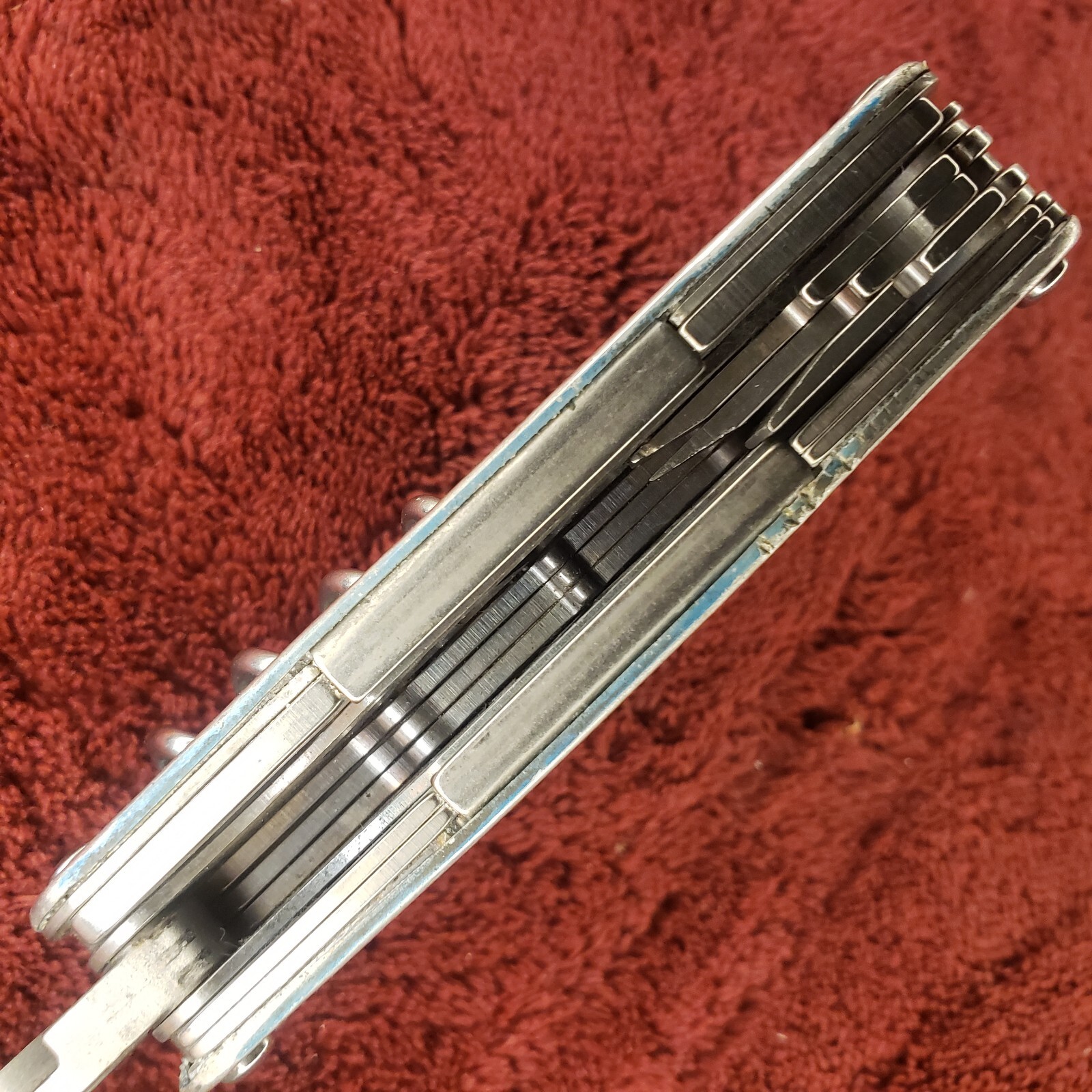 Leatherman Juice CS4 Multi-Tool Stainless Pliers Multi Tool read