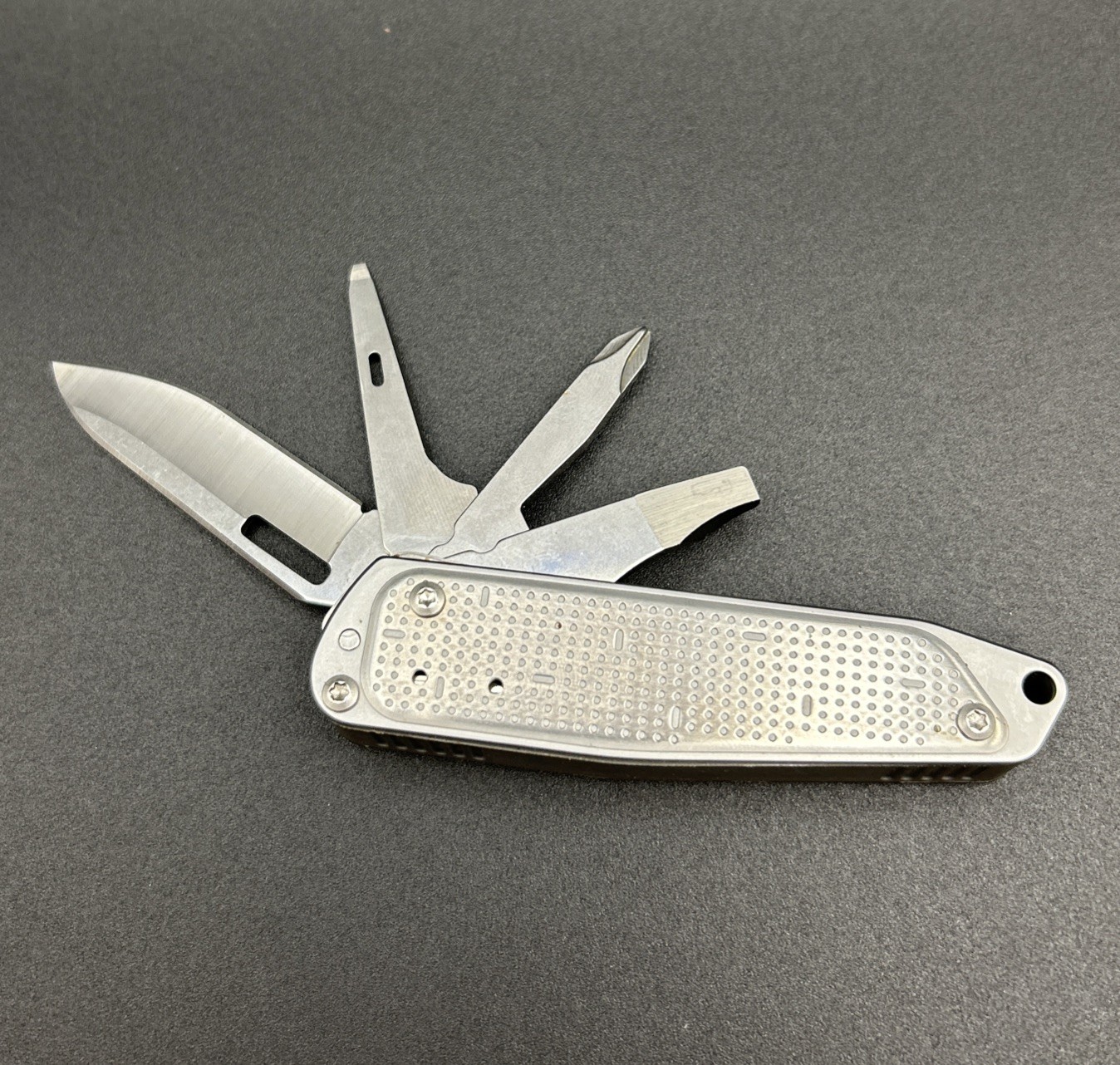 Leatherman Free T2 Multi-Tool Stainless Steel Straight Edge Silver MC-131