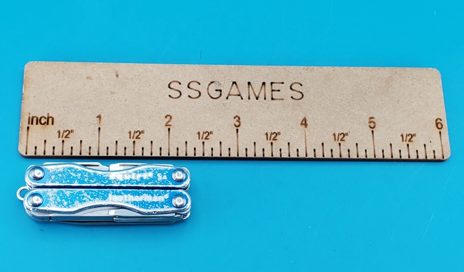 Leatherman “Squirt S4” Stainless Steel Multi Tool! BLUE!