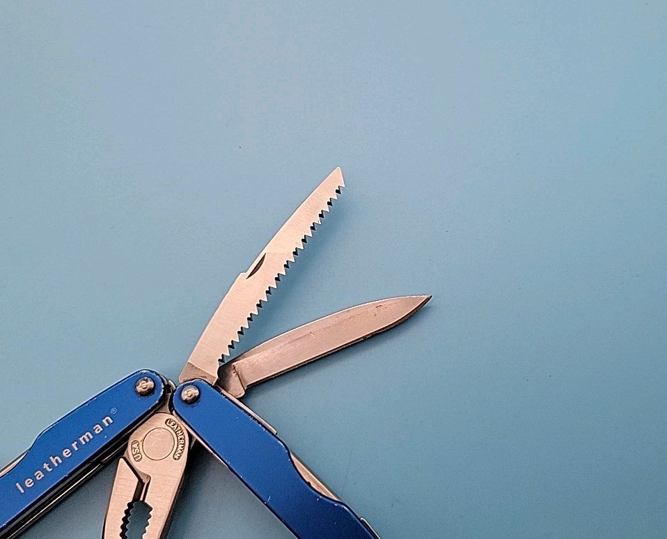 Leatherman JUICE CS4 Multi-Tool – Dated 1001 – Blue – Discontinued – Pliers