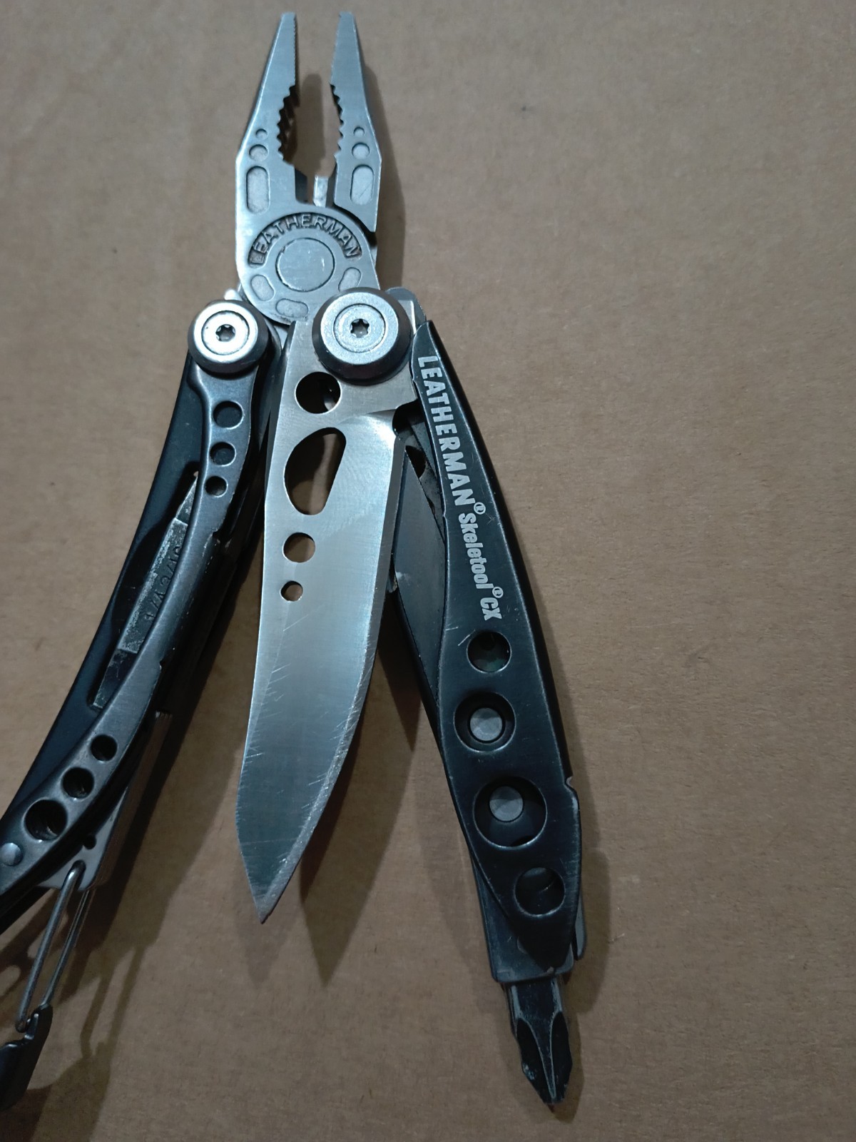 Leatherman Skeletool CX Multitool Plain Edge Knife 154cm