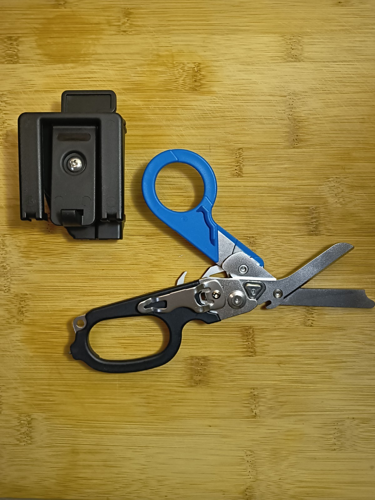 6 In 1 Trauma Rescue shears Multi Tool/ Compared To Raptor Blue/Black Carry Case