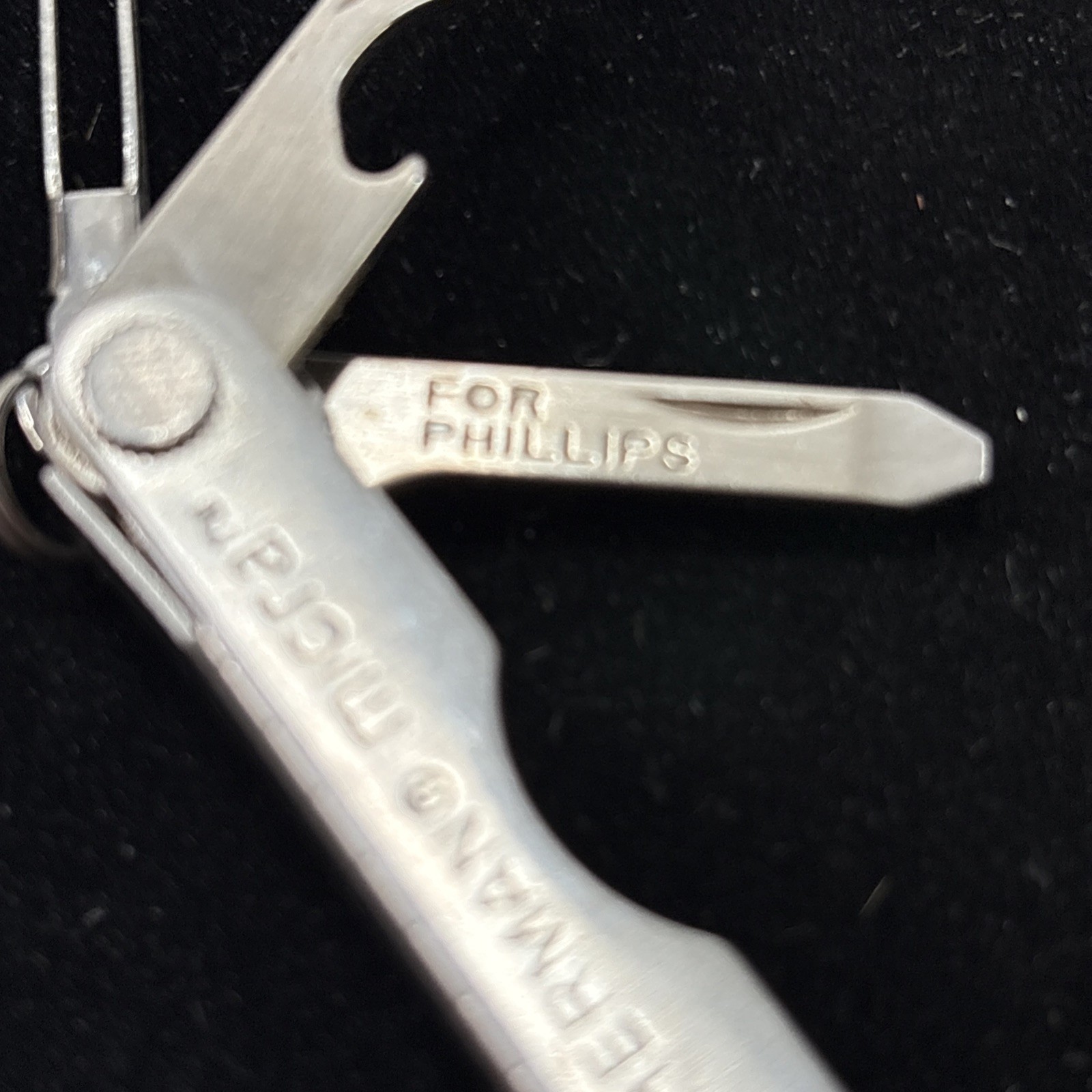 Leatherman Micra Keychain Multi-Tool Knife Scissors Stainless Steel Pat Pend