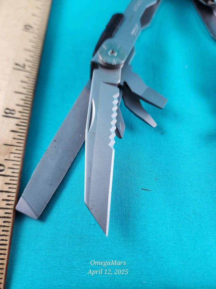 Gerber Multi-Plier Diesel #D1 Looks and feels brand new, w/sheath