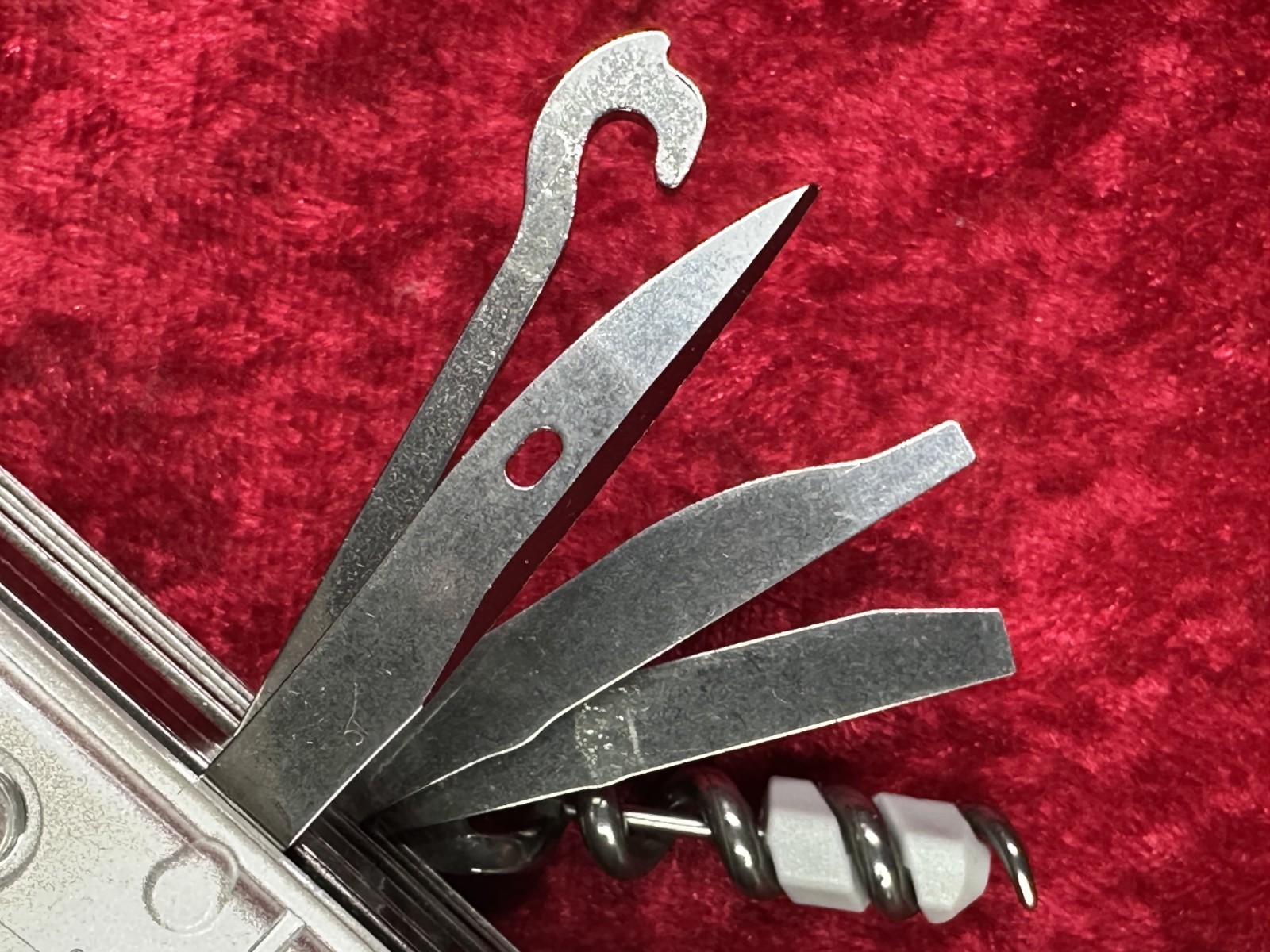Victorinox SwissChamp SilverTech Swiss Army Knife 91mm 21 Tool 8 Layer (674)