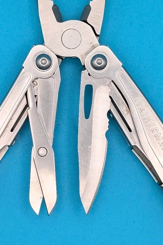 LEATHERMAN WINGMAN MULTI-TOOL! FAST SHIPPING!