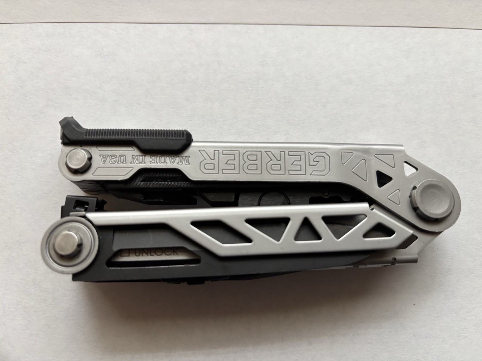 Gerber Center-Drive Multi-Tool Silver-Black with Sheath