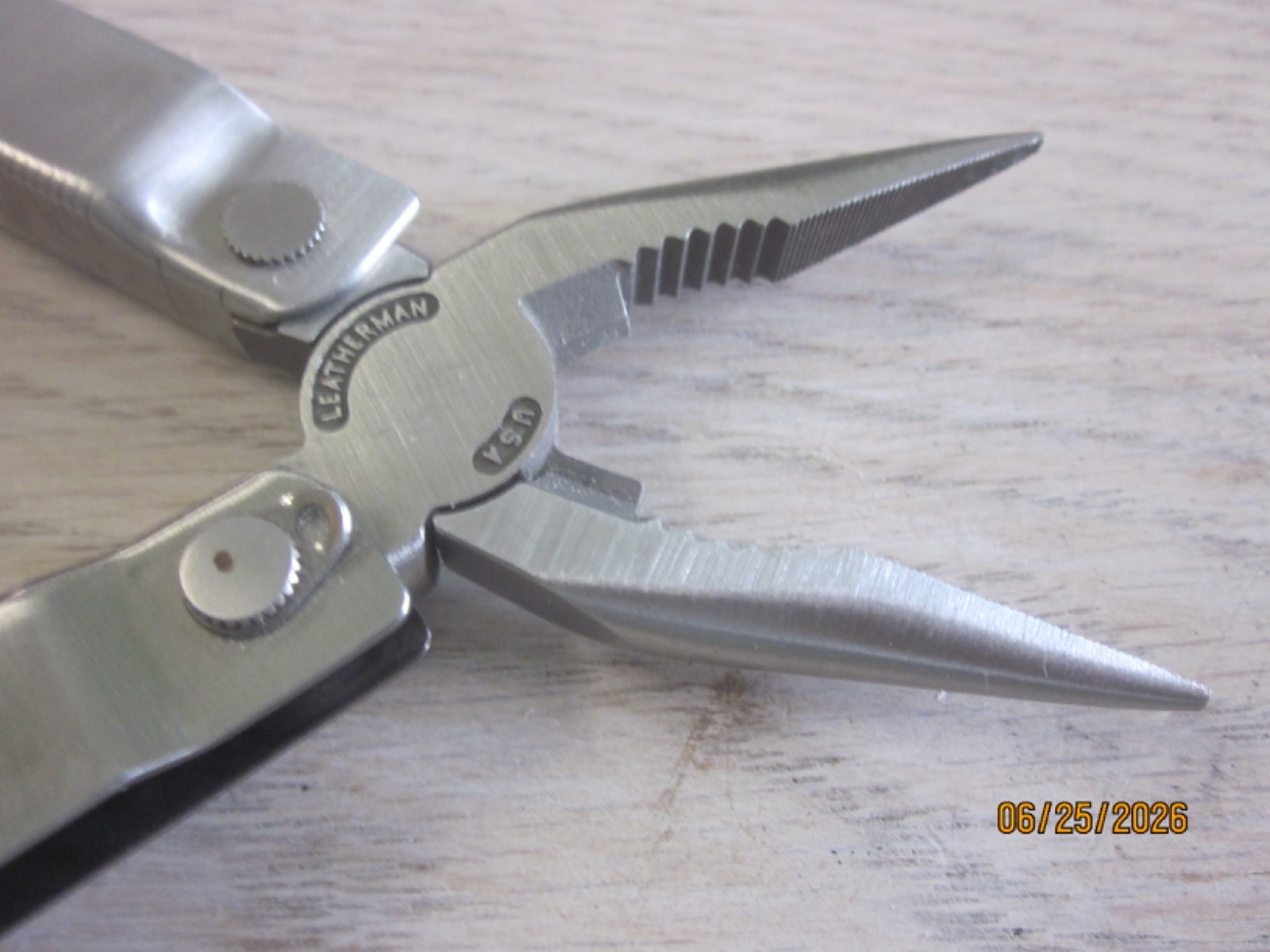 VTG ORIG. LEATHERMAN DATED 03-1995 MULTI PLIERS TOOL W/BROWN CASE “LOOKS UNUSED”