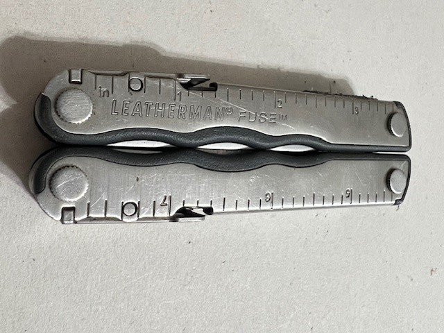Leatherman Fuse Stainless Steel Multi-Tool with sheath – Great condition