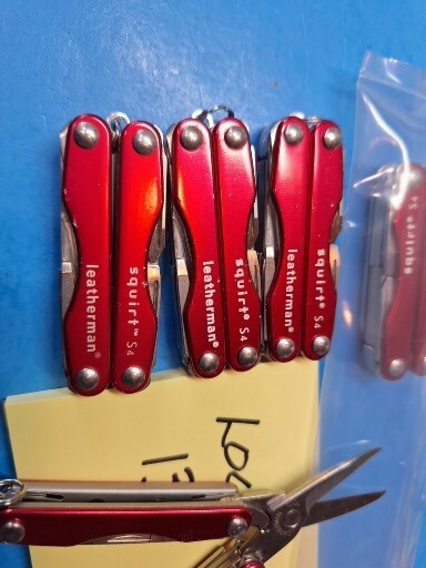 QTY 1 LEATHERMAN S4 SQUIRT RED Multi Tool COLLECTORS GREAT GIFT Loc 13