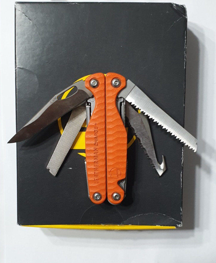 🔥 Leatherman Squirt E4 Stainless Multitool RadioShack Red RareRetired Condition
