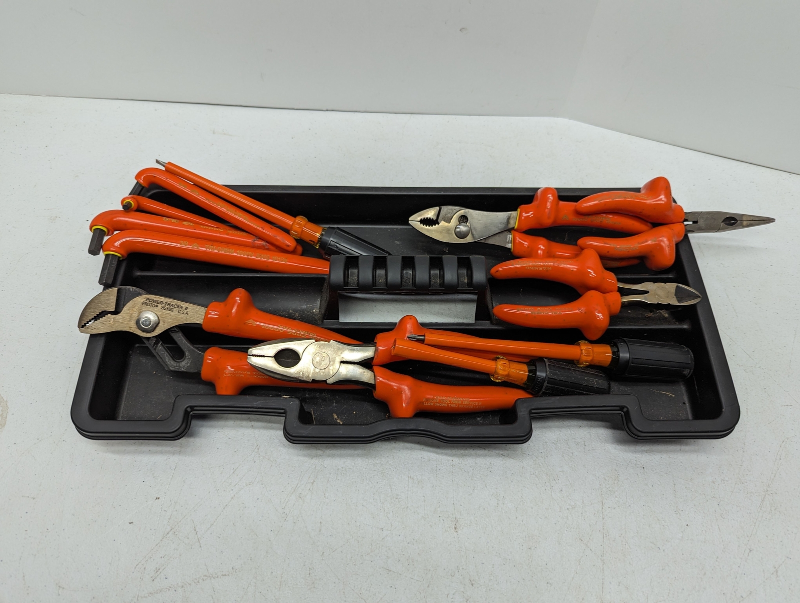 TRI-CHEM Insulated Tool Kits Tool Pliers Screwdrivers Rubber Gloves OB405-1