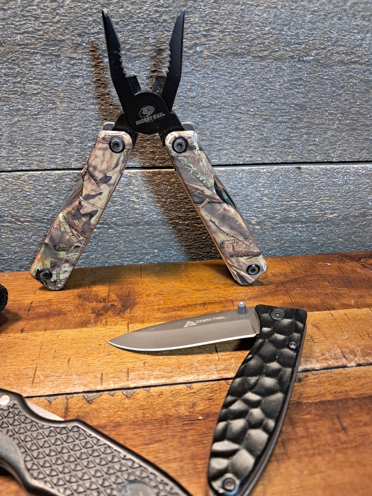 Mossy Oak Multi Tool Pliers + Ozark Trail & Frost Cutlery Pocket Knife