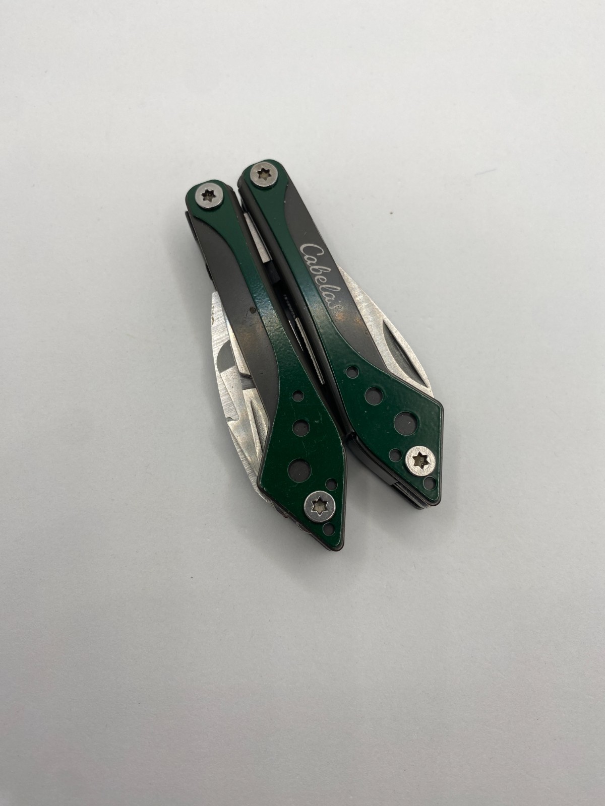 Cabela’s Multitool – Dark Green with Pliers + Scissors – 7 tool multitool