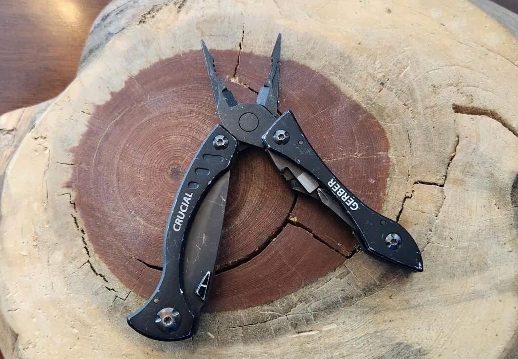 Gerber Crucial Black Multi Tool Multi Plier Carabiner Clip Knife – Great 401