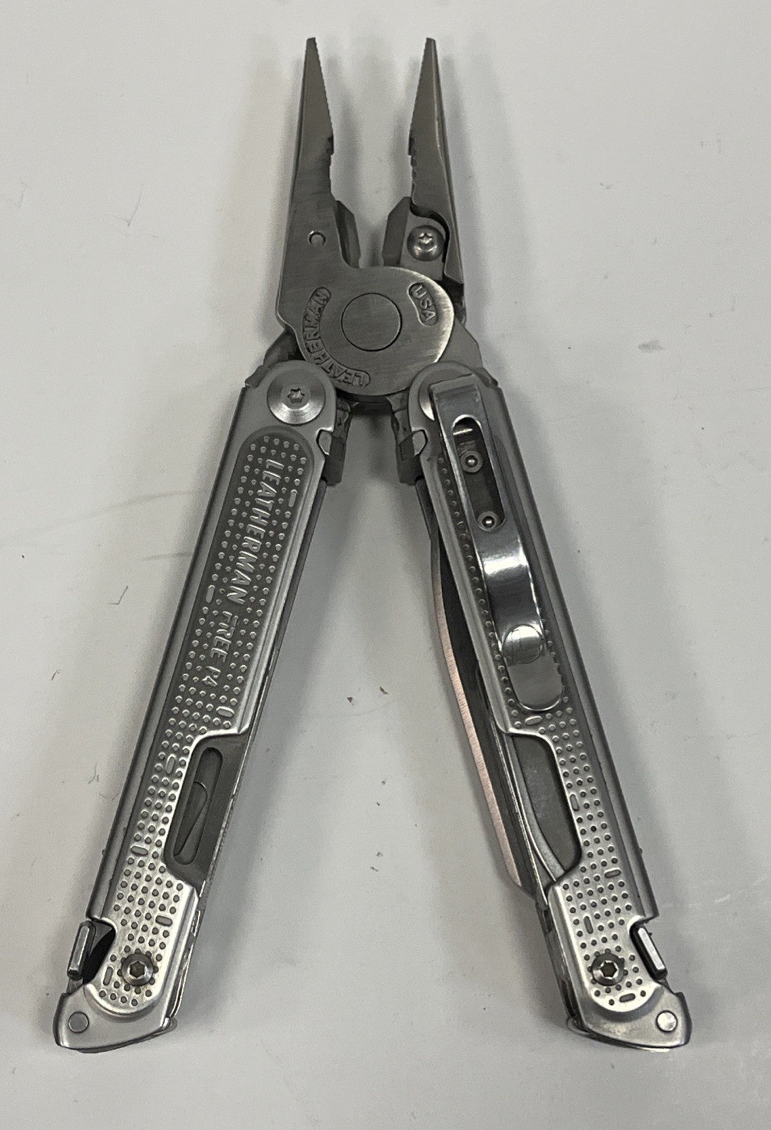 Leatherman Free P4 Multitool Multi-Tool Pliers Tool