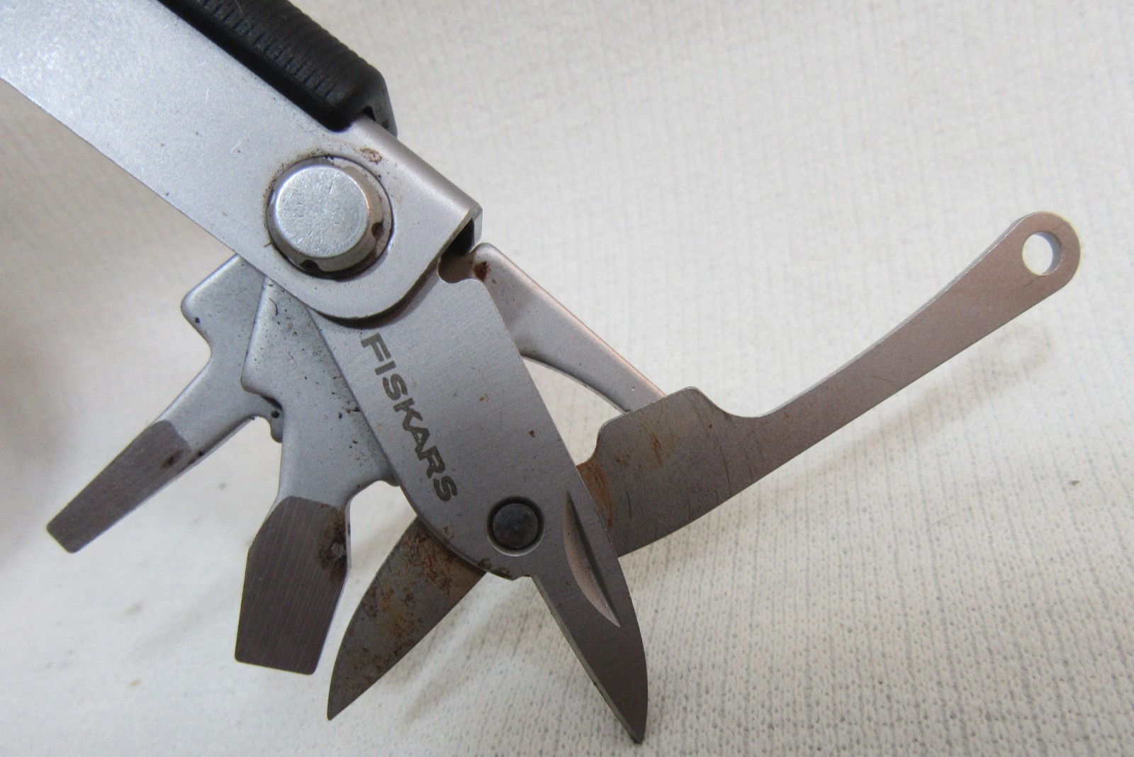 Gerber MP400 Compact Sport Multi-Tool with Sheath – Silver
