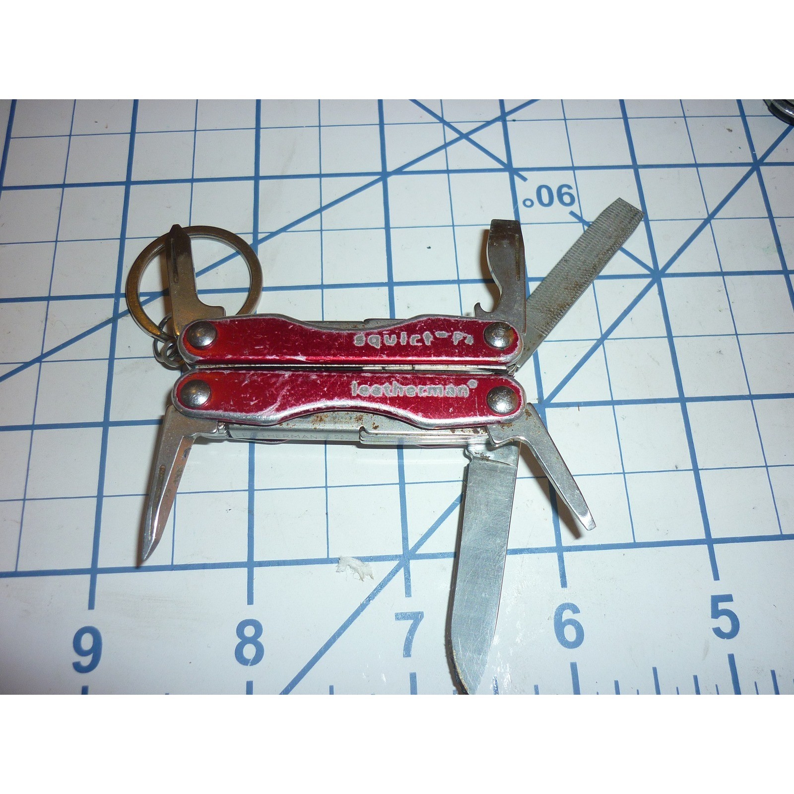 Vintage Retired Leatherman Squirt P4 Red Keychain Multi-Tool Discontinued Pliers