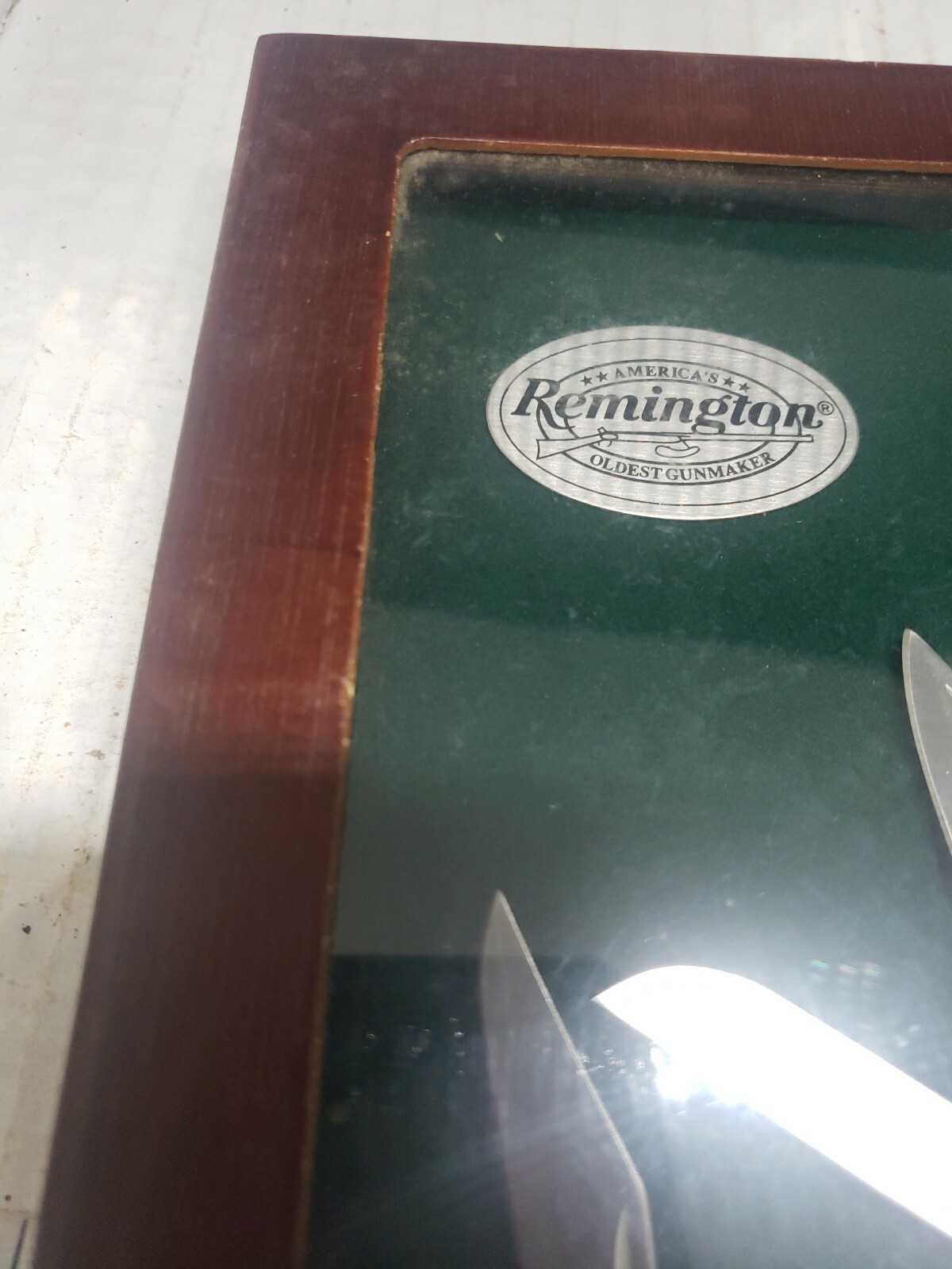 REMINGTON 3 PIECE FOLDING WOOD HANDLE POCKET KNIFE SET IN WOODEN CASE