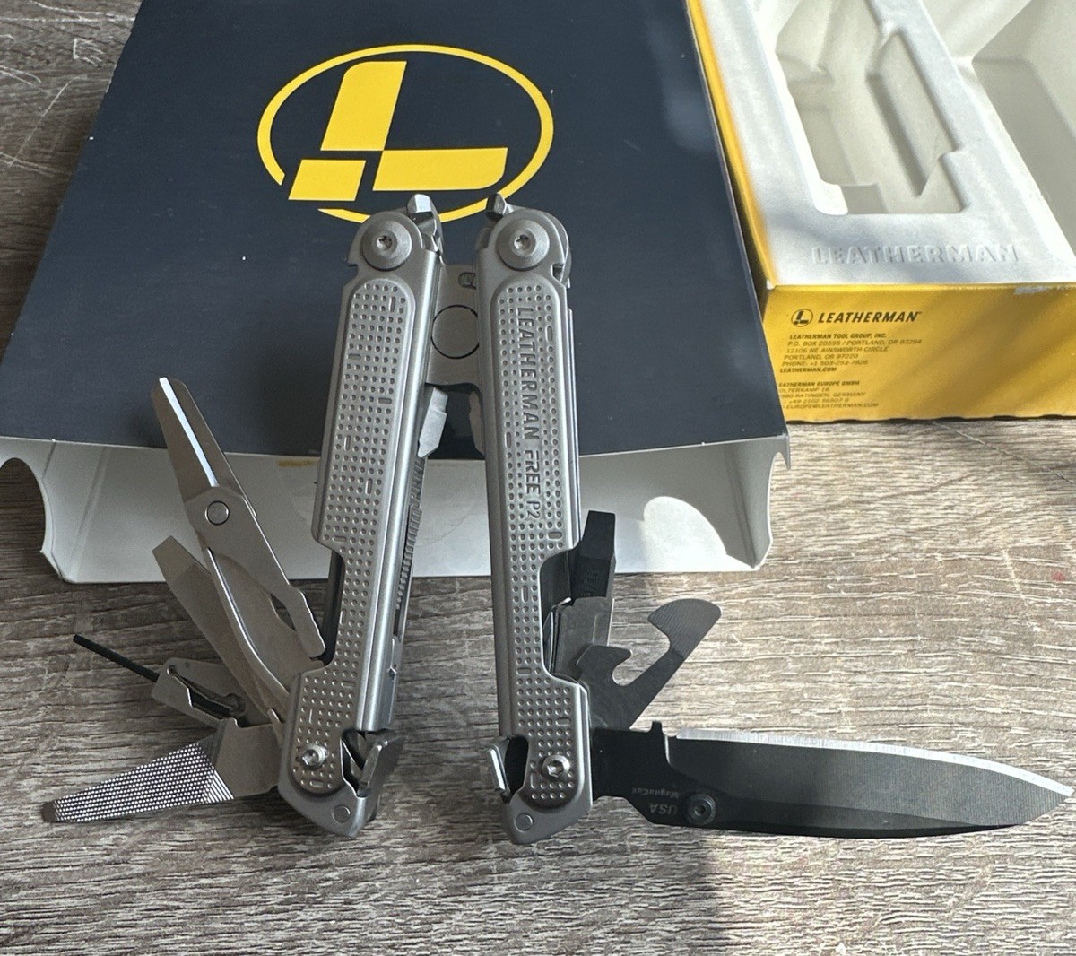 Leatherman FREE P2 Multitool with Arc Magnacut Blade And More