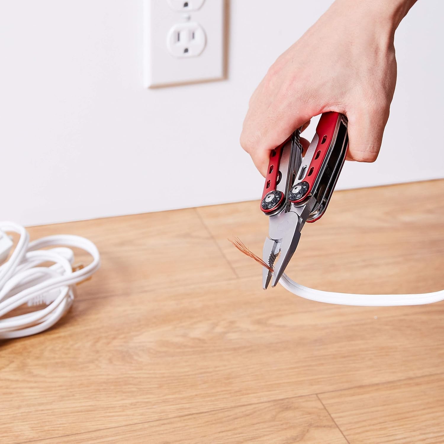 Versatile 10-in-1 Multitool with Safety Lock – Ideal for Camping & Emergencies