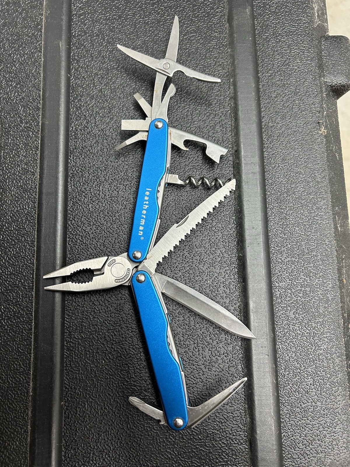 EDC Blue Leatherman Juice CS4 Multitool. Discontinued/Retired