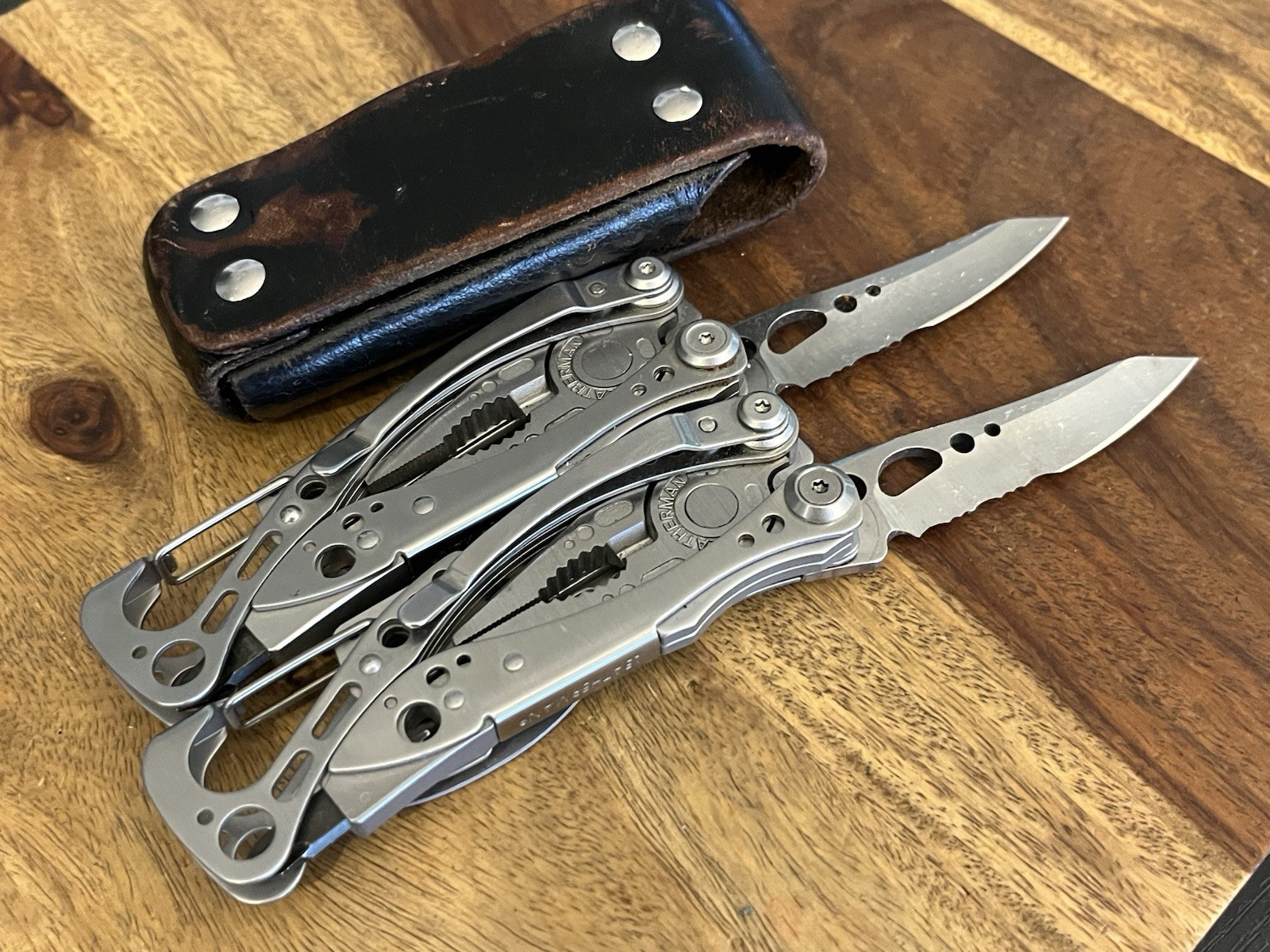 Leatherman Skeletool MultiTools SUPER NICE!! w/Leather Sheath (Lot Of 2)