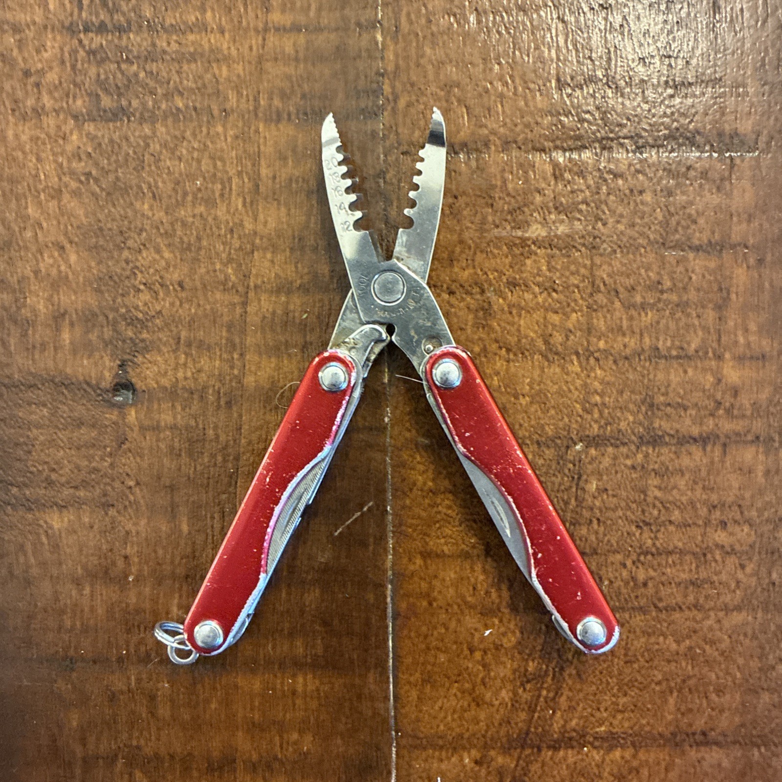 Leatherman Squirt “Radio Shack” E4 Multi-Tool w/Wire Strippers – Very Good