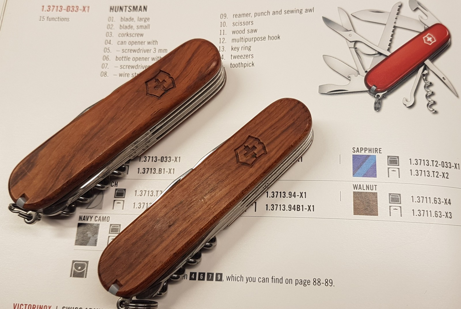 Victorinox Swiss Army Knife HUNTSMAN Walnut WOOD NEW old stock NO box