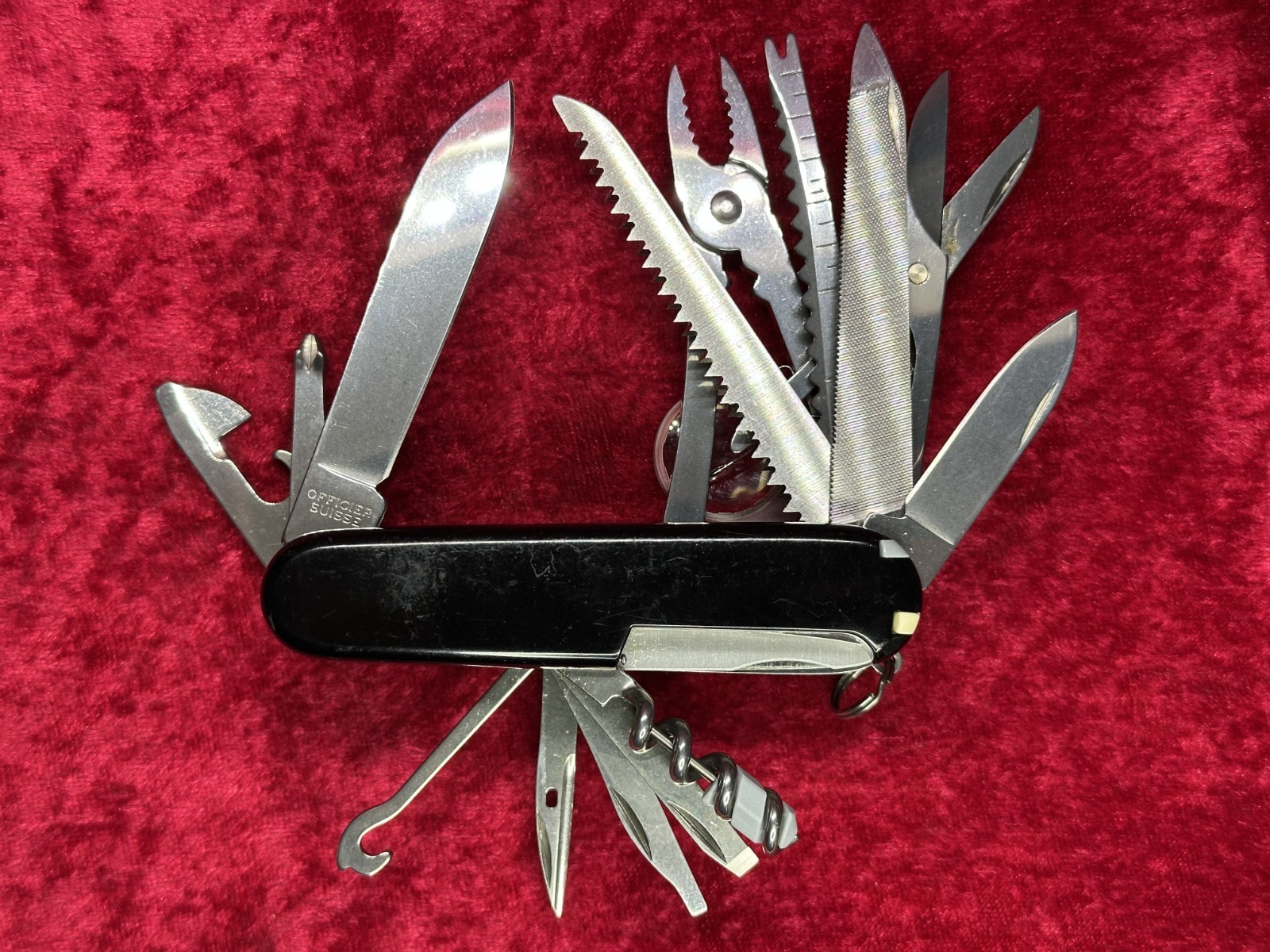 Victorinox SwissChamp Black Swiss Army Knife 91mm 22 Tool 8 Layer (689)