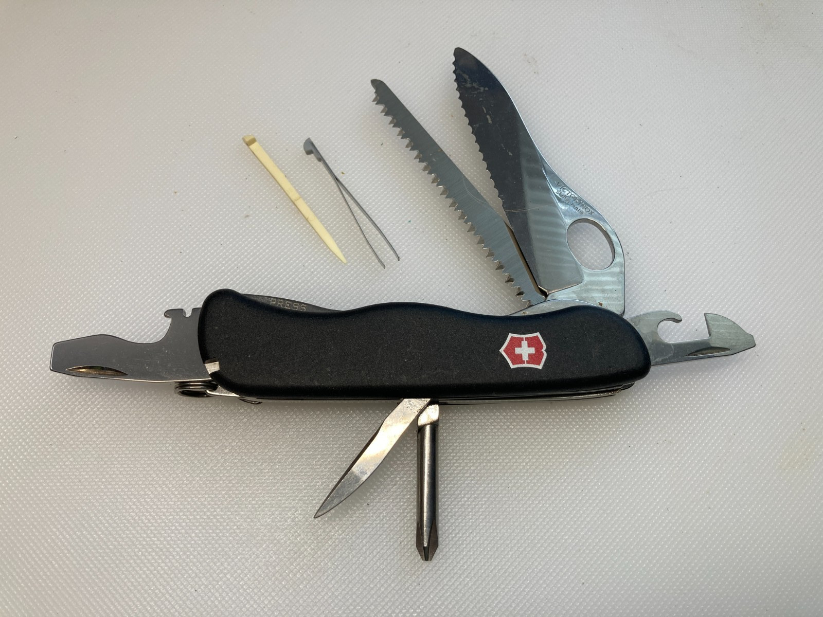 Victorinox TrailFinder OHT Black Large Swiss Army Knife 111mm 9 Tool 3 Layer