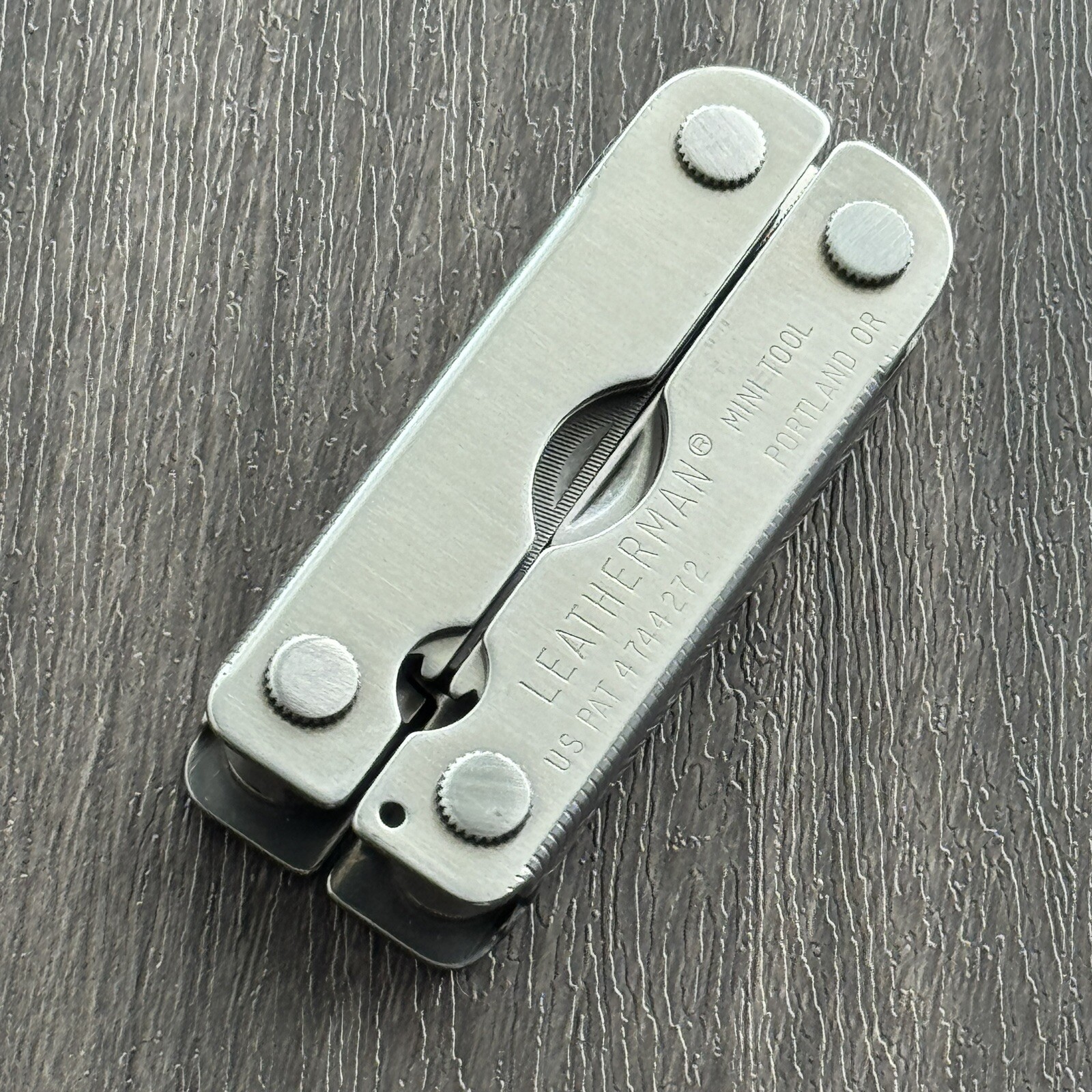 Leatherman MINI TOOL multitool. Variant w/US PAT 4744272 and a Blank side