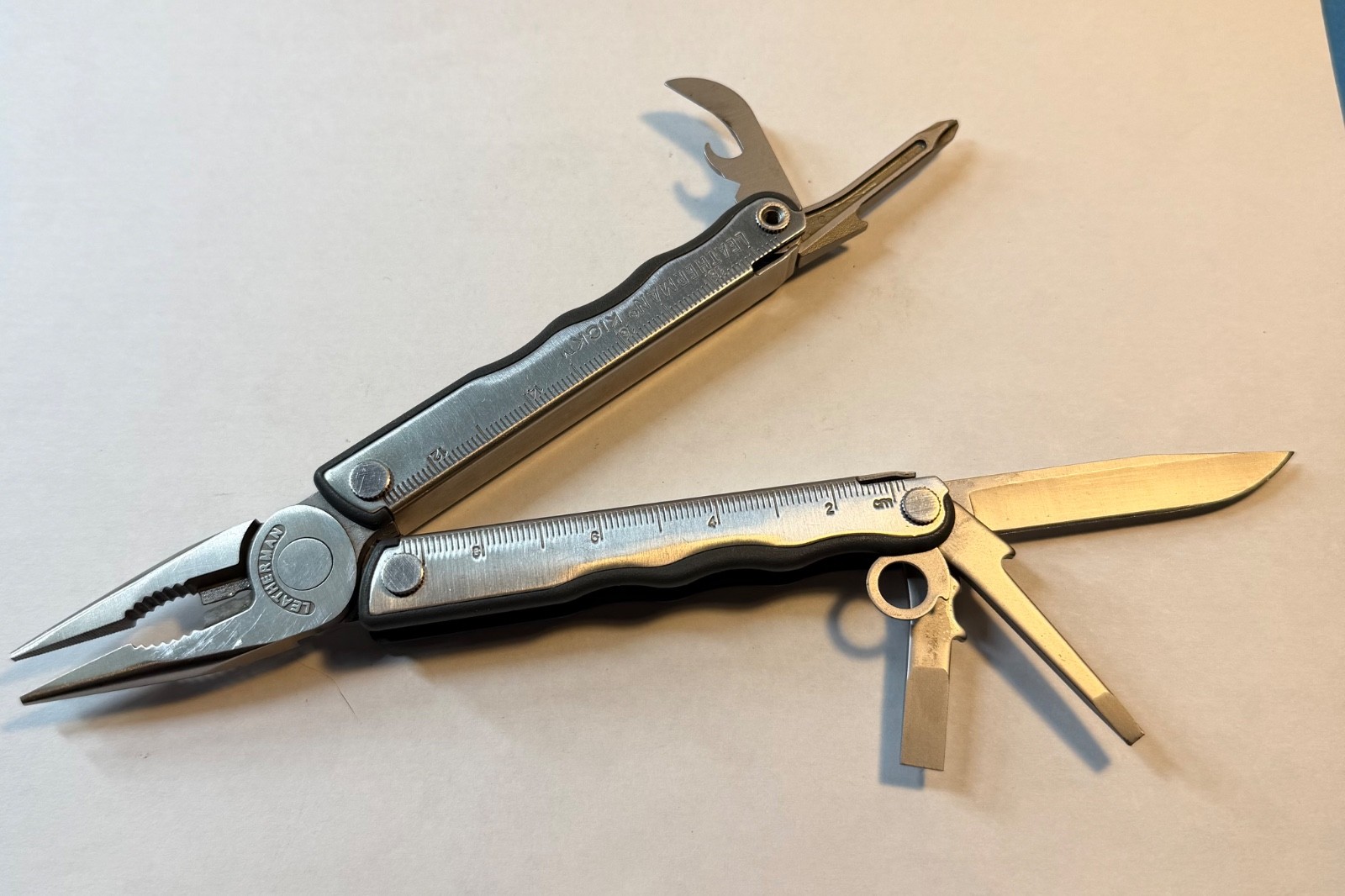 Classic Leatherman Kick Multi-Tool Knife Excellent Condition with Leather Sheath