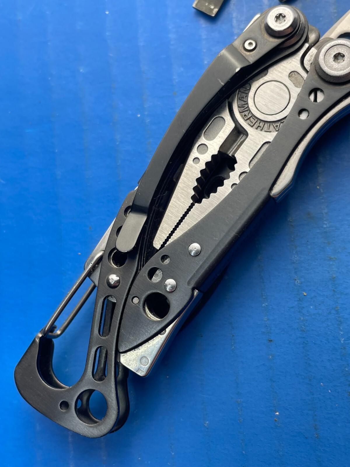 Leatherman Skeletool CX Multi-Tool Pliers Knife Bit Driver