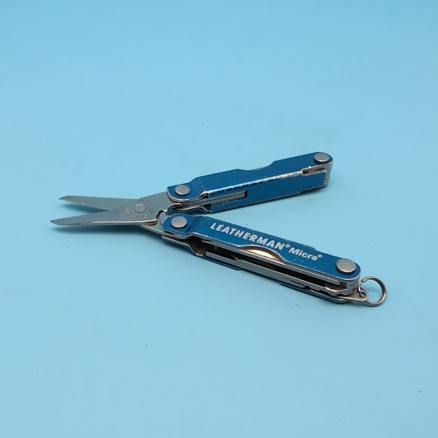 Leatherman MICRA Multi-Tool BLUE Scissors Knives Tweezers MORE Q68