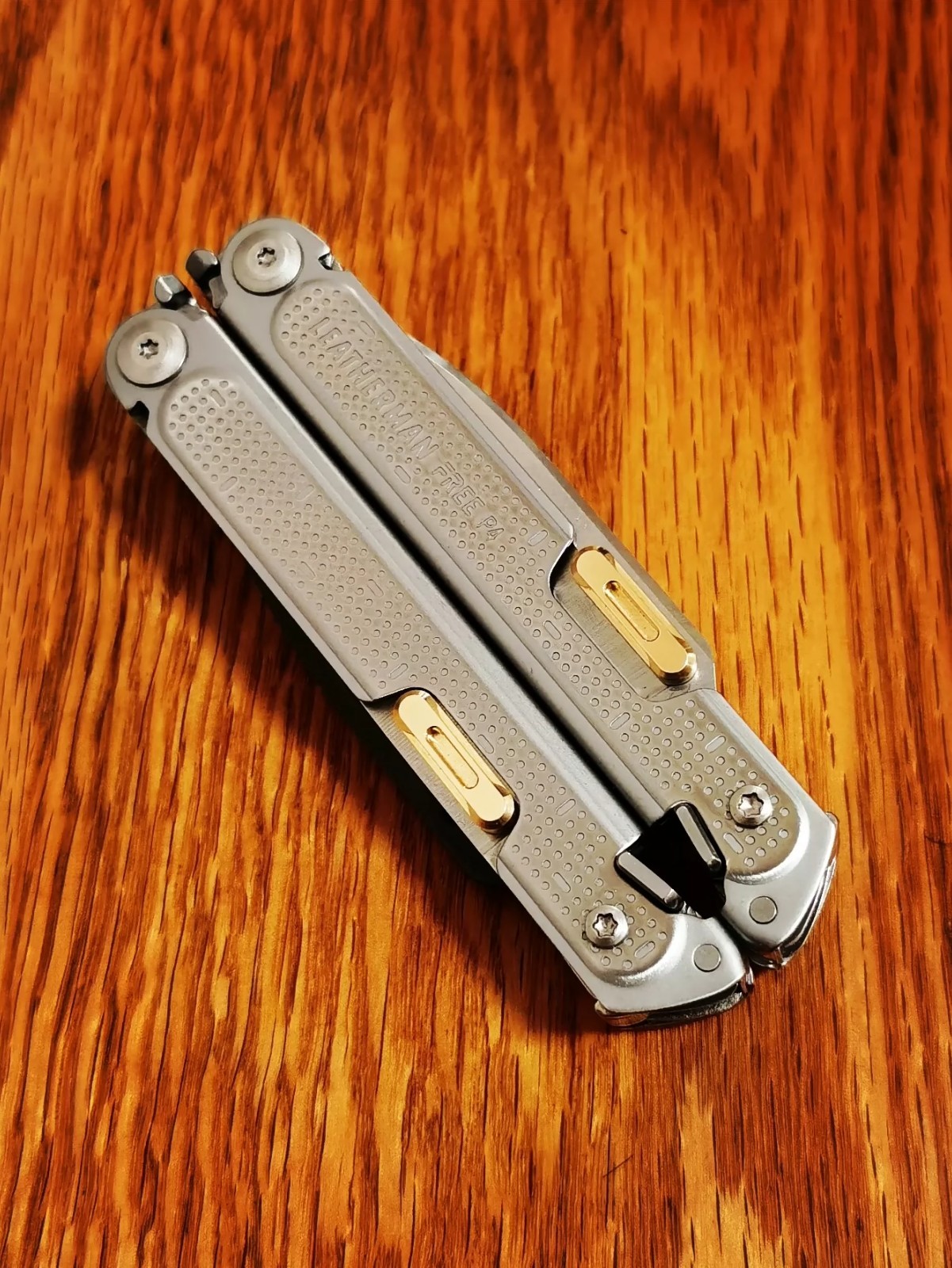 Premium Thumb Stud Kit For Leatherman ARC/FREE – Custom Fast-Deployment Mod