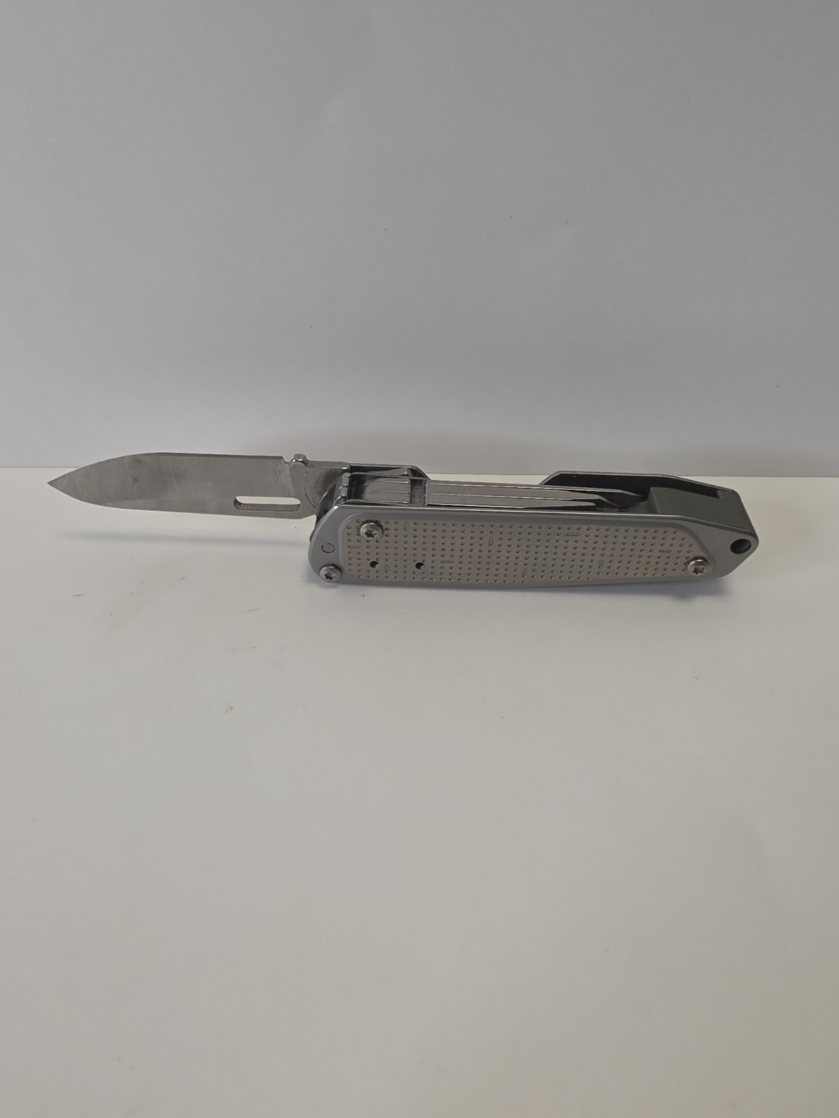 Leatherman FREE T2 Pocket Knife Multi-tool