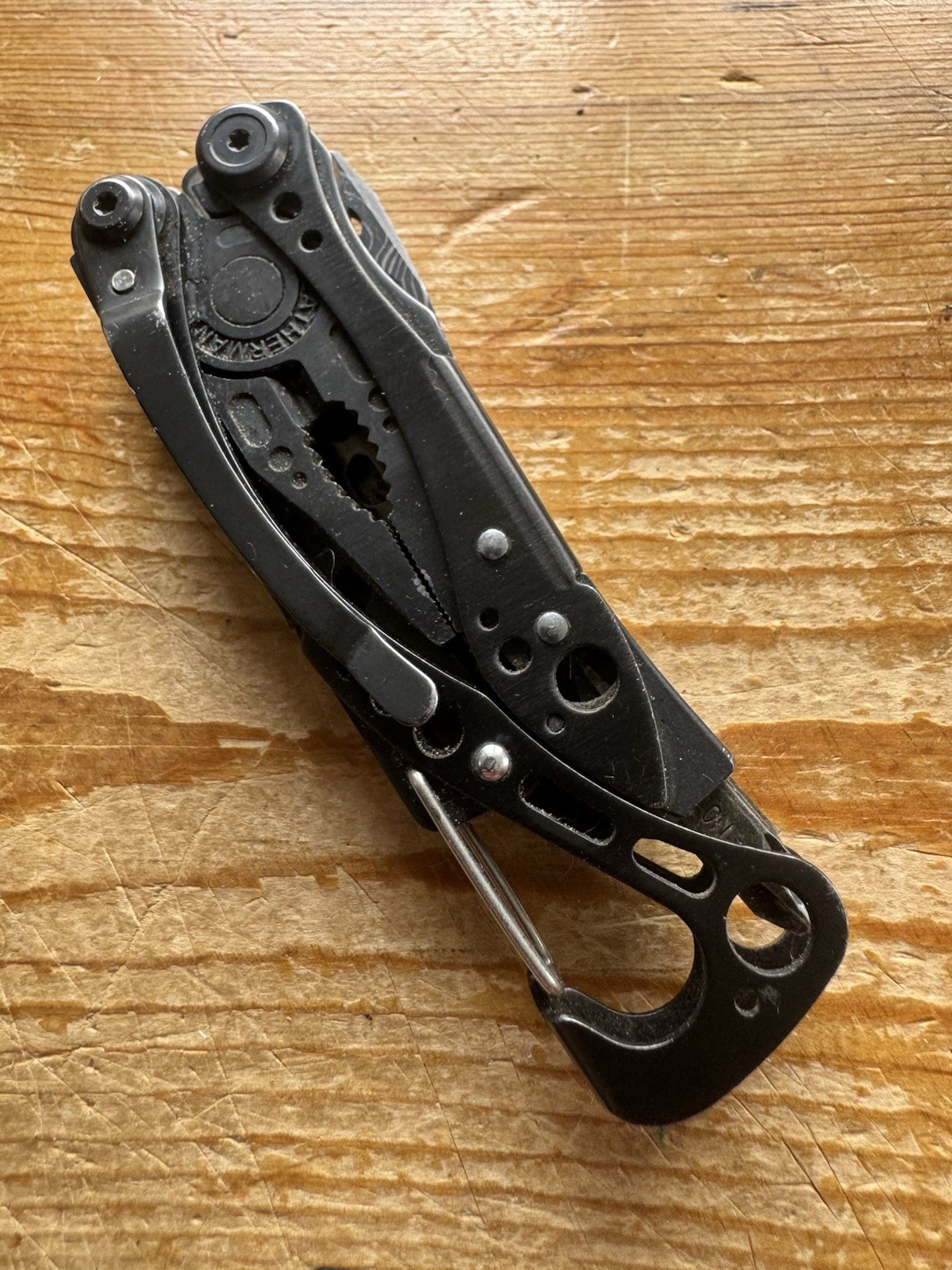 TOPO Leatherman SKELETOOL Multi Tool SERATED Knife-Pliers etc Collector Model
