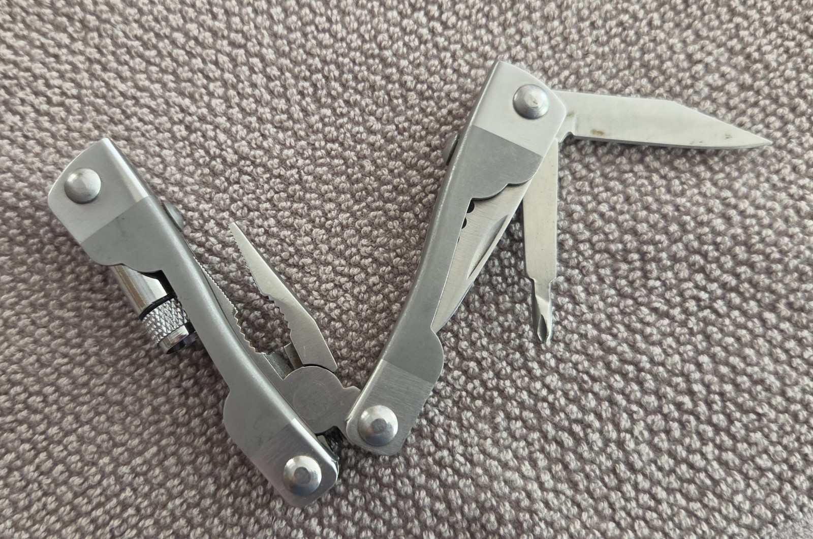 (7) MULTI-TOOL KNIVES ~ LEATHERMAN WINCHESTER MIDWAY CHEVY TRUCKS + UNBRANDED