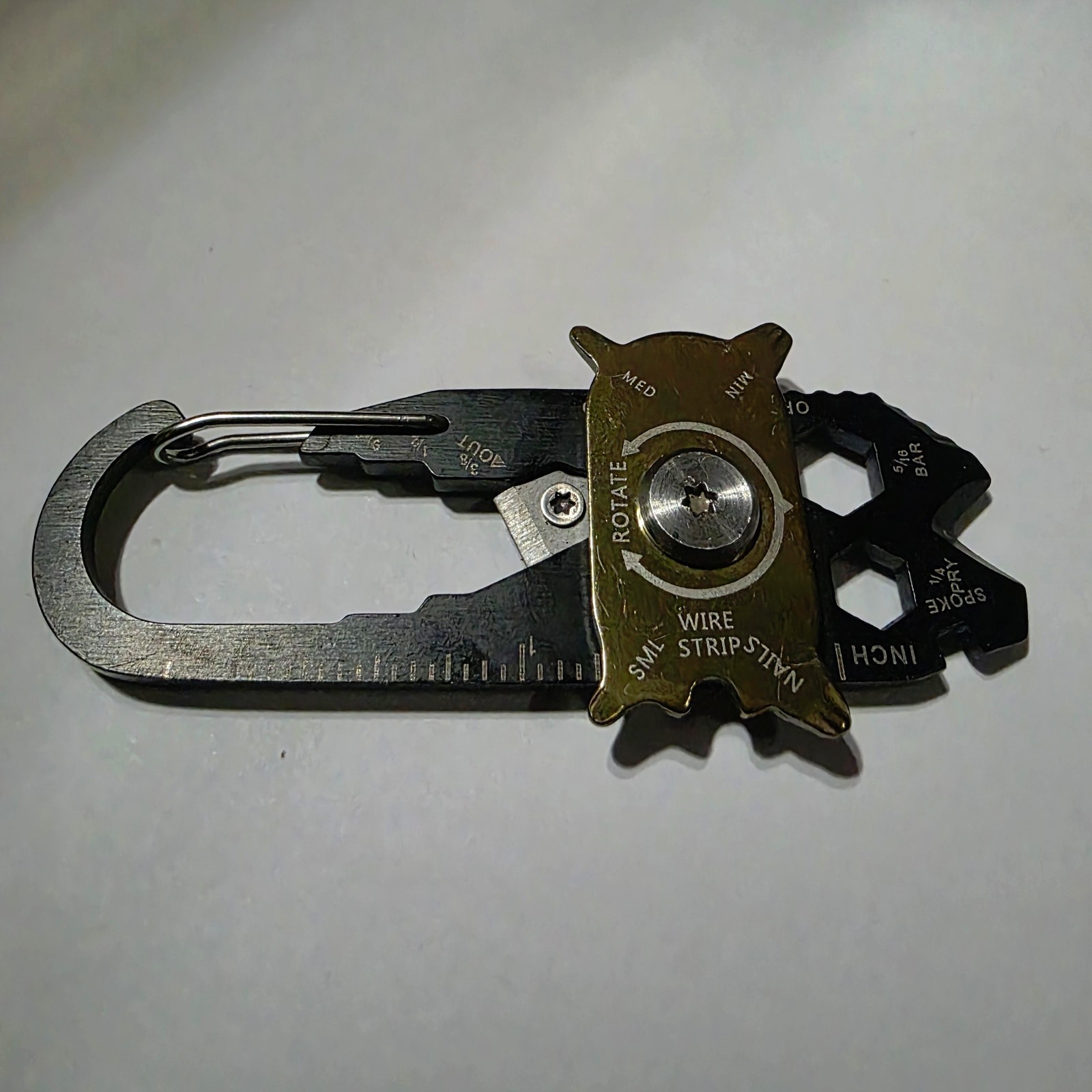 20-IN-1 Carabiner Pocket Multi-Tool Mad Man