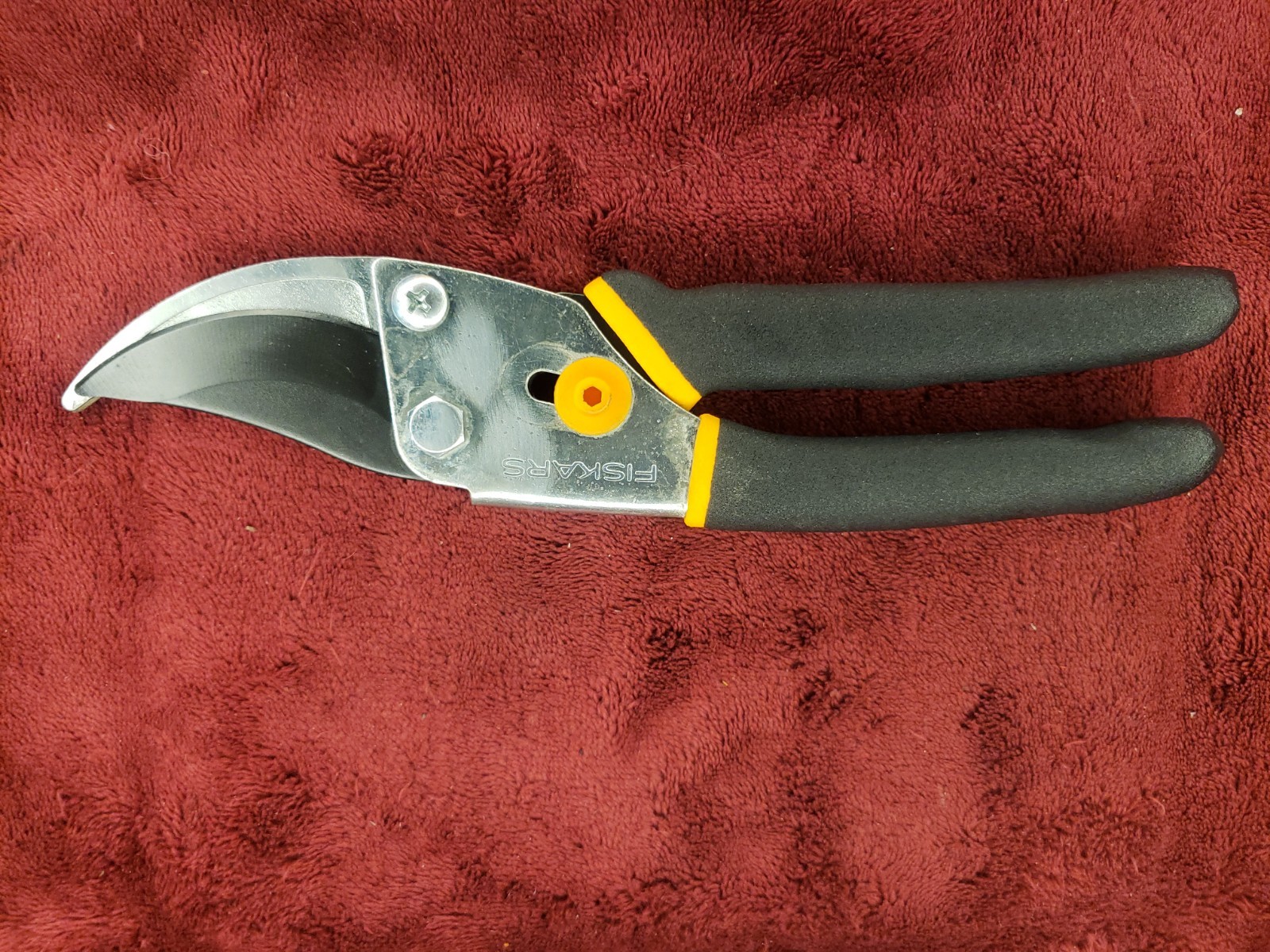 Fiskars AD0624 8.5″ Pruner Steel Blade & Non Slip Handle