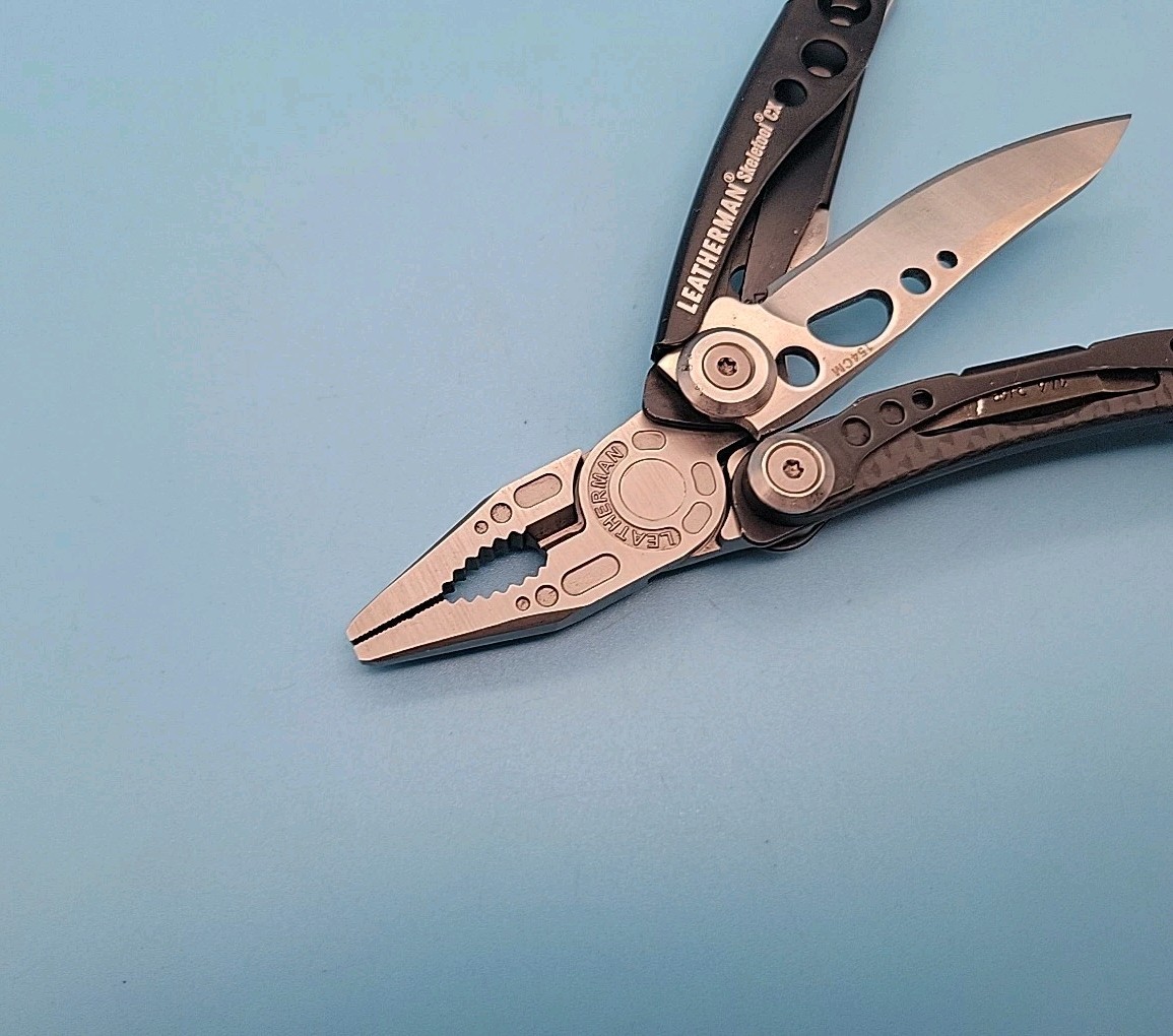 Leatherman Skeletool CX Multi-Tool – Plain Edge 154CM Blade – Driver Bits