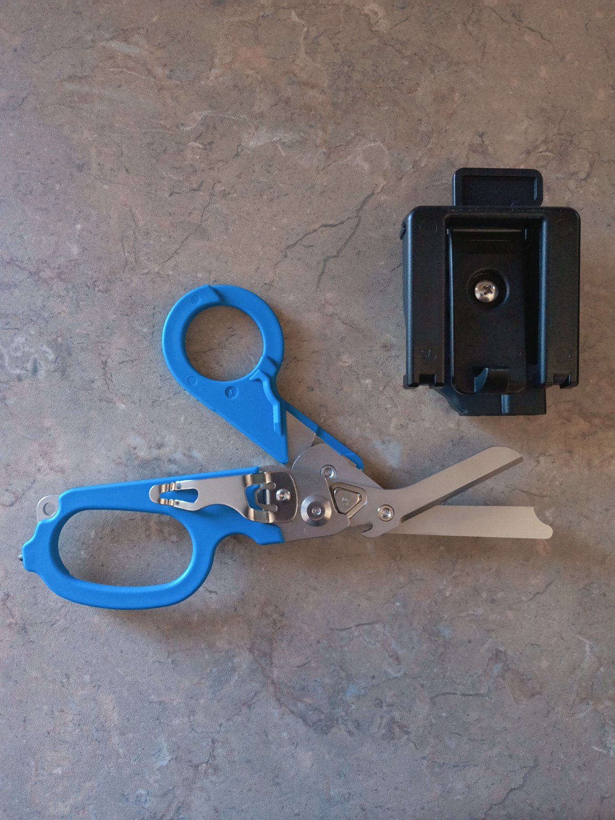 6 In 1 Trauma Shears Multi Tool Compared To Raptor Blue / Carry Case