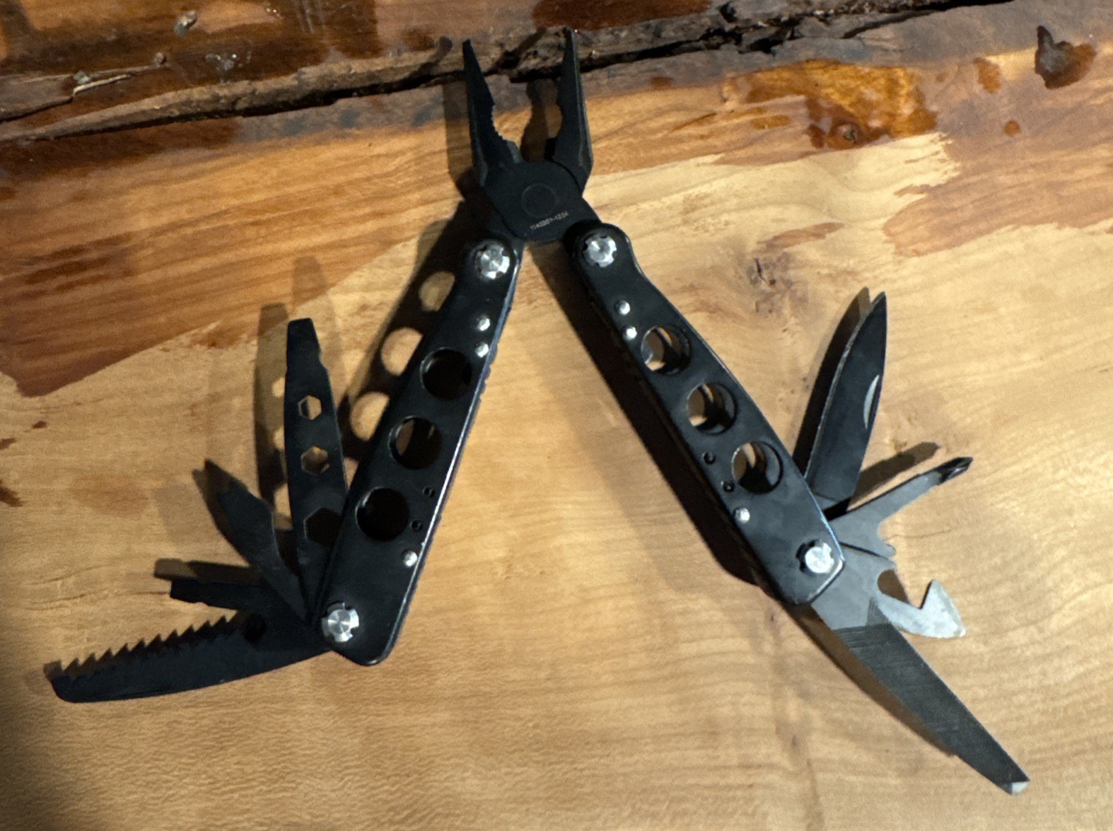 Smith & Wesson Folding Multi Tool Pliers Knife Saw Black Used