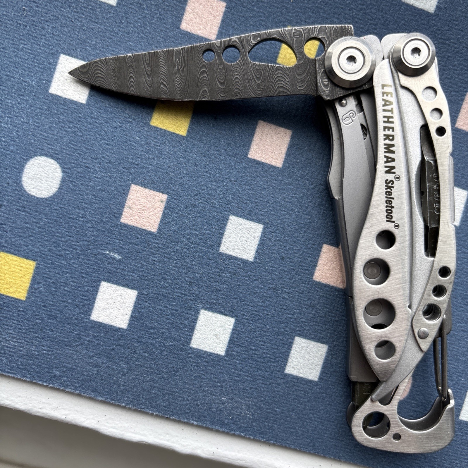 Leatherman Skeletool Multi-Tool – Damascus style Blade