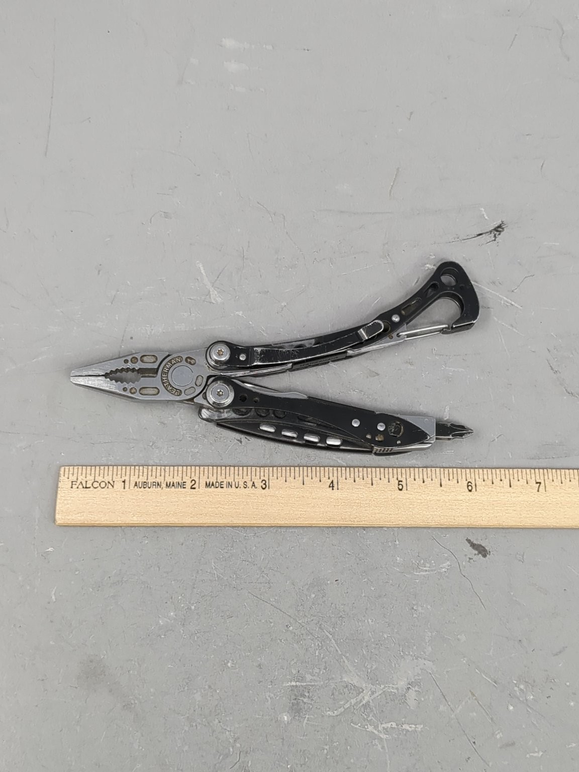 Leatherman Skeletool CX Multi-Tool Stainless Steel Carbon Fiber
