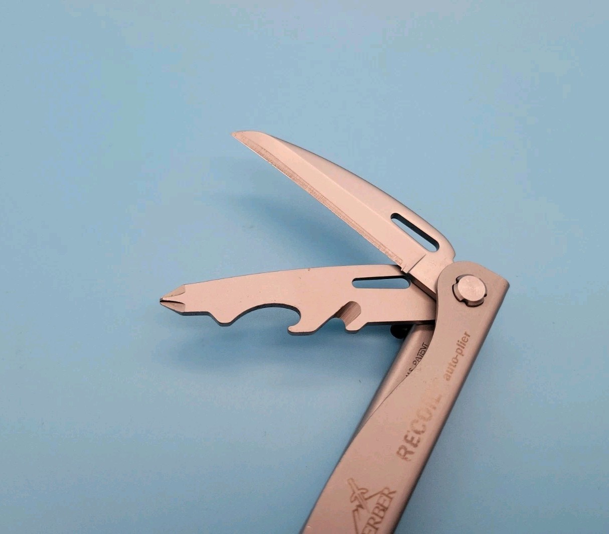 Gerber Recoil Multi-Tool – Needle Nose Auto-Plier – Pliers, Knife, Scissors