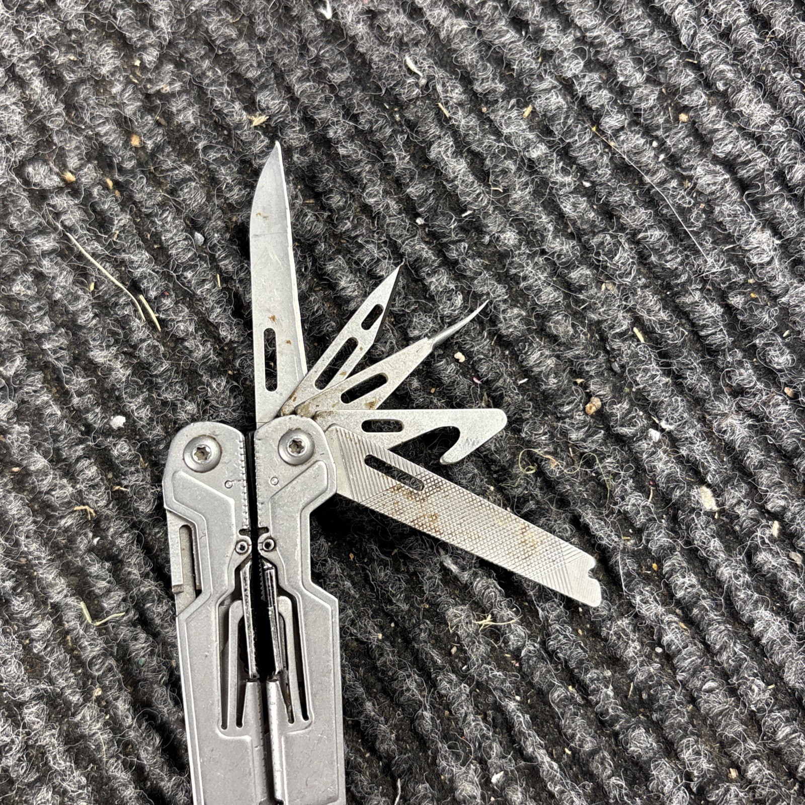 SOG POWER PINT MULTI TOOL PLIERS KNIFE SMALL (404)