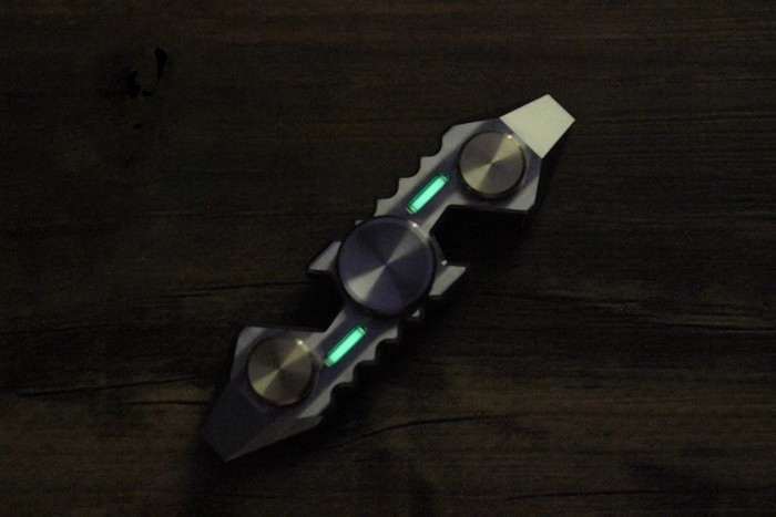 Titanium+Brass Hand Twisting Spinning Top Crowbar Bottle Opener Spinner Gyro Toy